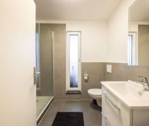 DG Rechts Badezimmer