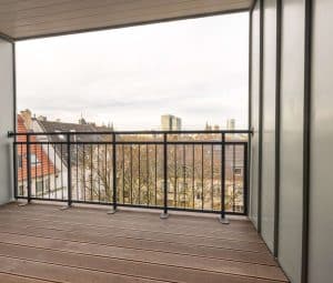 Überdachter Balkon