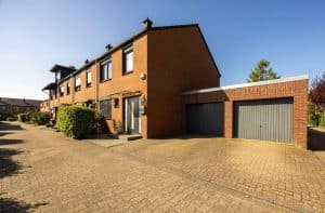Hausfront, Garagen